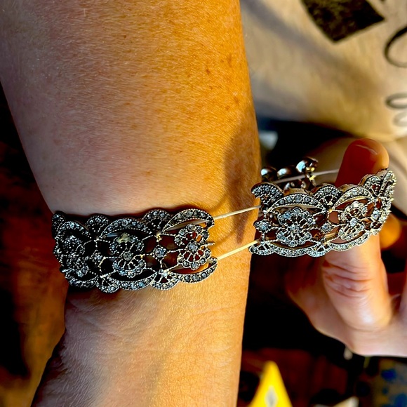 Adjustable Antique-style Silvertone and Crystal Bracelet - Picture 4 of 4